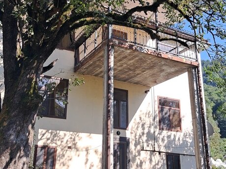 Satılır 6 otaqlı həyət evi/bağ evi 200 m², Qəbələ