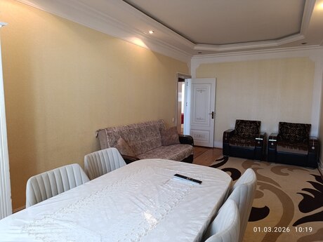 Satlr 3 otaql khn tikili 70 m, Hzi Aslanov q.