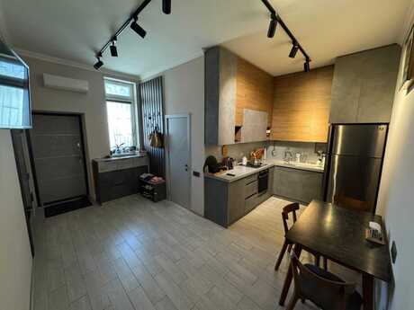 3 otaqlı köhnə tikili - Nizami m. - 98 m²