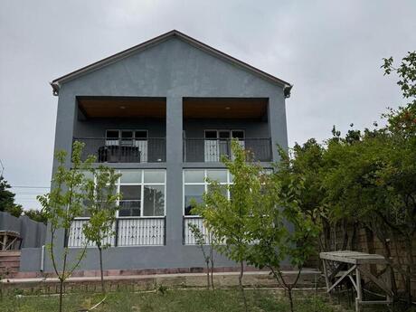 6 otaqlı həyət evi/bağ evi - Novxanı q. - 200 m²