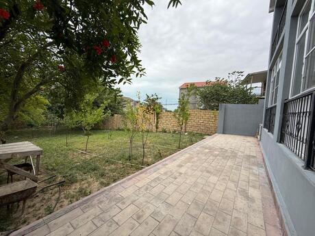 6 otaqlı həyət evi/bağ evi - Novxanı q. - 200 m²