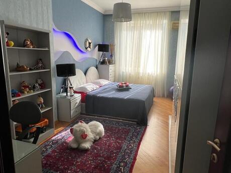 Elan №6003794 - Bakı, Nizami m., 3 otaqlı, 158 m², 12/19 mərtəbə