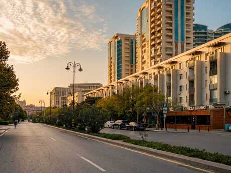 3 otaqlı köhnə tikili - Elmlər Akademiyası m. - 78 m²