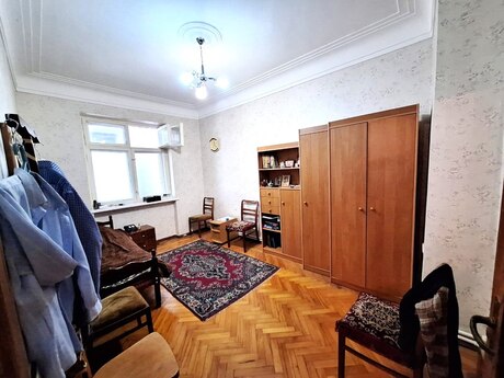 4 otaqlı köhnə tikili - 28 May m. - 110 m²