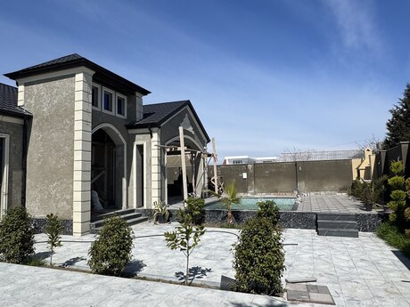 4 otaqlı həyət evi/bağ evi - Albalılıq q. - 200 m²