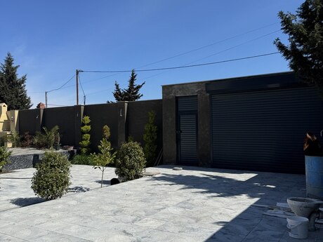 4 otaqlı həyət evi/bağ evi - Albalılıq q. - 200 m²