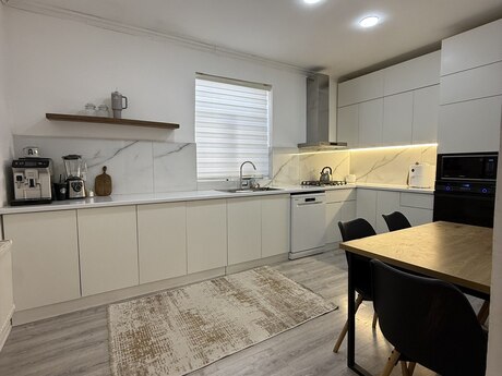 5 otaqlı həyət evi/bağ evi - Binə q. - 200 m²