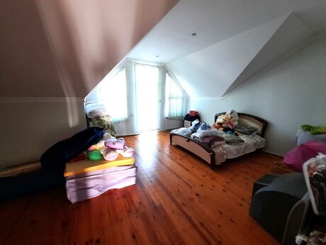 6 otaqlı həyət evi/bağ evi - Novxanı q. - 220 m²