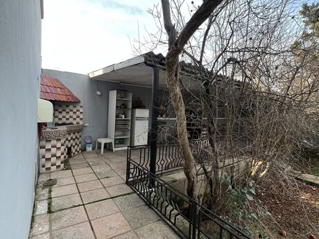 6 otaqlı həyət evi/bağ evi - Şüvəlan q. - 200 m²