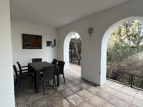 6 otaqlı həyət evi/bağ evi - Şüvəlan q. - 200 m²
