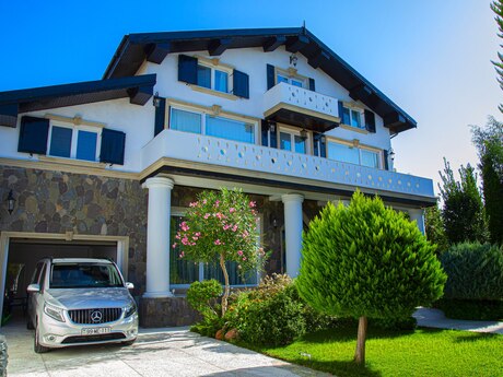 9 otaqlı həyət evi/bağ evi - Buzovna q. - 700 m²