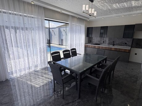 4 otaqlı həyət evi/bağ evi - Şüvəlan q. - 205 m²