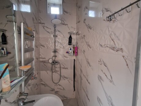 6 otaqlı həyət evi/bağ evi - Zabrat q. - 200 m²