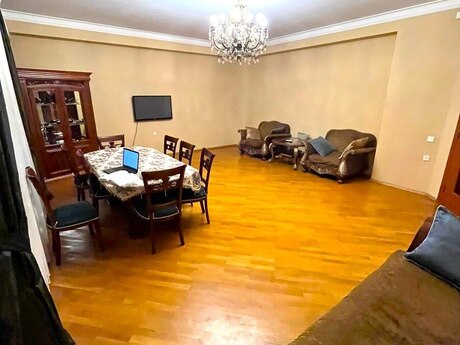 4 otaqlı yeni tikili - 28 May m. - 210 m²