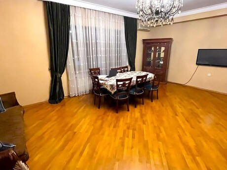 4 otaqlı yeni tikili - 28 May m. - 210 m²
