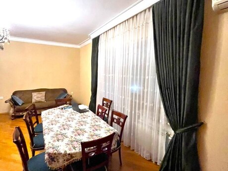 4 otaqlı yeni tikili - 28 May m. - 210 m²