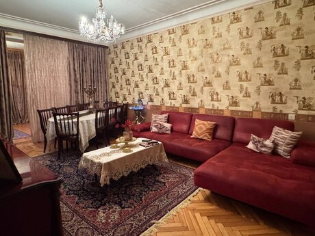 28 Mayda 4 otaqlı köhnə tikili mənzil satılır, 100 m², 335 000 AZN, şəkil 5 / 11