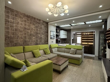 2-комн. новостройка - м. 8 ноября - 68 м²