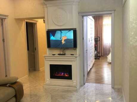 4 otaqlı yeni tikili - İnşaatçılar m. - 150 m²