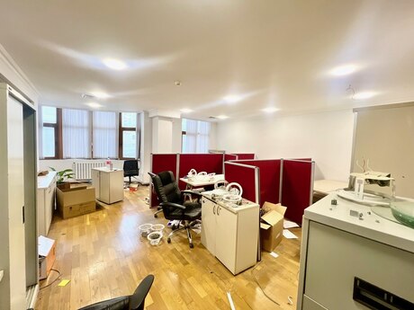 18 otaqlı ofis - 28 May m. - 700 m²