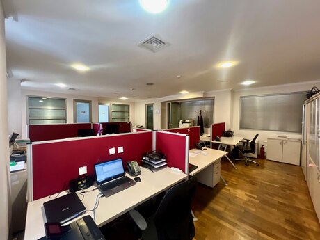 18 otaqlı ofis - 28 May m. - 700 m²
