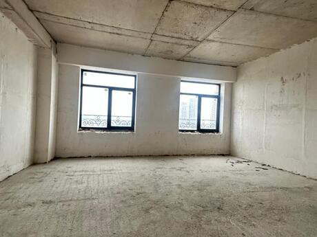 4 otaqlı yeni tikili - Ağ şəhər q. - 200 m²