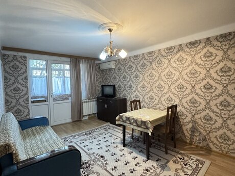 2 otaqlı köhnə tikili - Elmlər Akademiyası m. - 40 m²