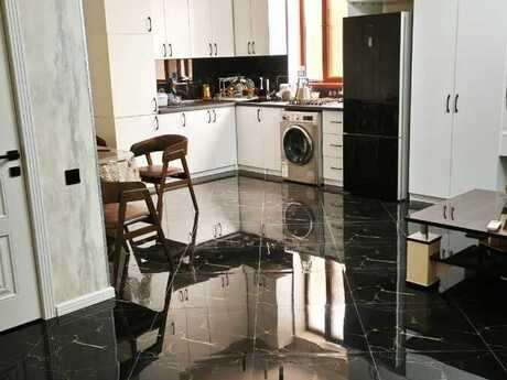 Elan №6006003 - Bakı, İnşaatçılar m., 2 otaqlı, 77 m²