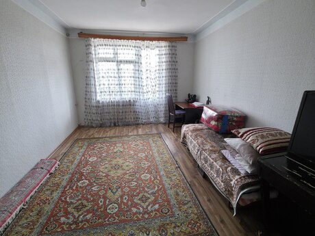 3 otaqlı köhnə tikili - Bakıxanov q. - 67 m²