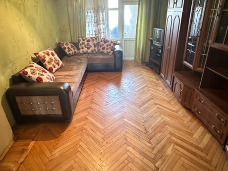 2 otaqlı köhnə tikili - Əhmədli q. - 65 m²