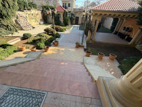 18 otaqlı həyət evi/bağ evi - Gənclik m. - 1200 m²