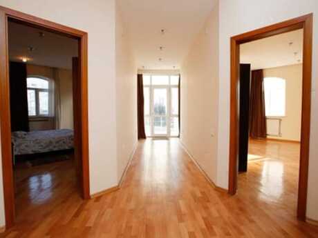 8 otaqlı həyət evi/bağ evi - Badamdar q. - 400 m²