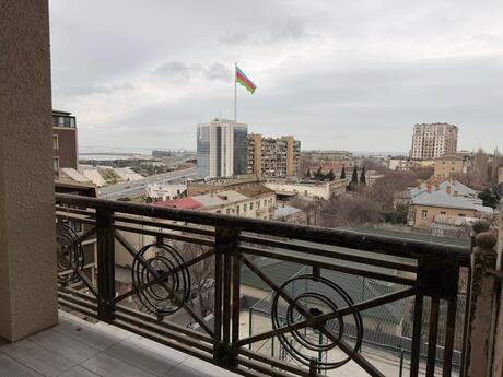Elan №6006670 - Bakı, Bayıl q., 2 otaqlı, 70 m², 7/12 mərtəbə