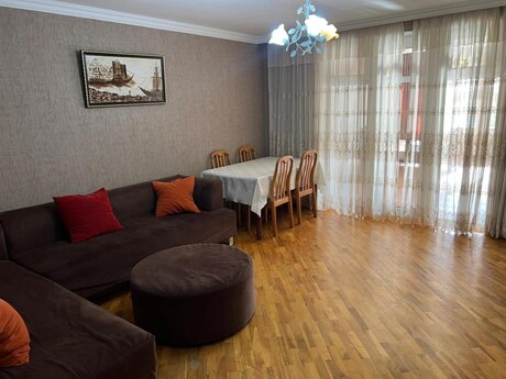 3 otaqlı köhnə tikili - 28 May m. - 104 m²