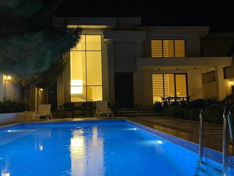 4 otaqlı həyət evi/bağ evi - Şüvəlan q. - 300 m²