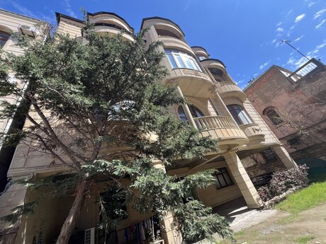 10 otaqlı həyət evi/bağ evi - Nərimanov r. - 900 m²