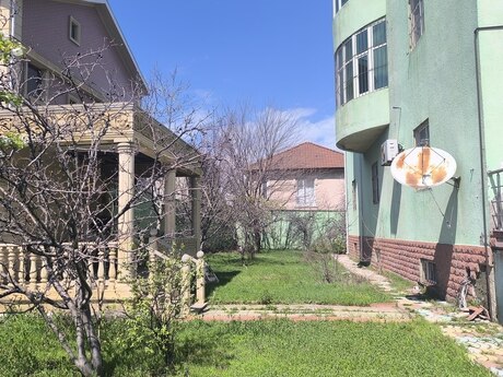 9 otaqlı həyət evi/bağ evi - Novxanı q. - 520 m²