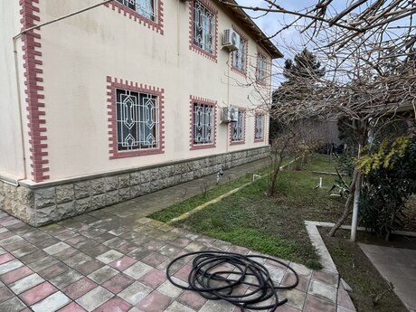8 otaqlı həyət evi/bağ evi - Mərdəkan q. - 400 m²