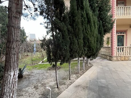 8 otaqlı həyət evi/bağ evi - Mərdəkan q. - 400 m²