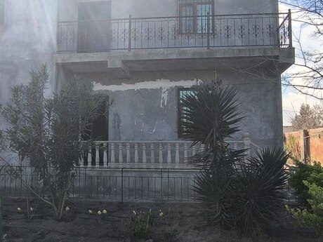 9 otaqlı həyət evi/bağ evi - Novxanı q. - 300 m²