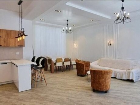 5 otaqlı həyət evi/bağ evi - Şüvəlan q. - 250 m²
