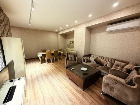 4 otaqlı yeni tikili - 8 Noyabr m. - 178 m²