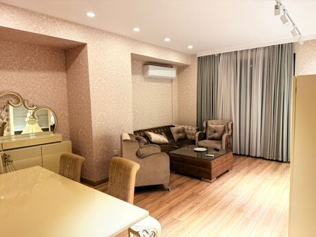 4 otaqlı yeni tikili - 8 Noyabr m. - 178 m²