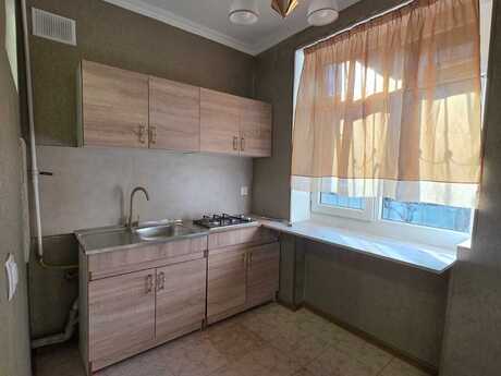 3-комн. офис - м. Элмляр Академиясы - 70 м²