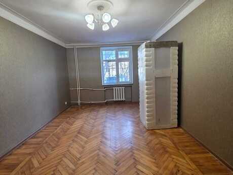3-комн. офис - м. Элмляр Академиясы - 70 м²