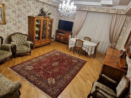 Satılır 3 otaqlı yeni tikili 109 m², 8 Noyabr m.