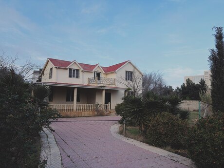 4 otaqlı həyət evi/bağ evi - Buzovna q. - 130 m²