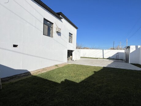 4 otaqlı həyət evi/bağ evi - Novxanı q. - 250 m²