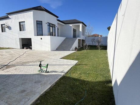 4 otaqlı həyət evi/bağ evi - Novxanı q. - 250 m²