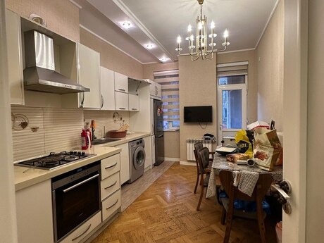 3 otaqlı yeni tikili - Elmlər Akademiyası m. - 131 m²